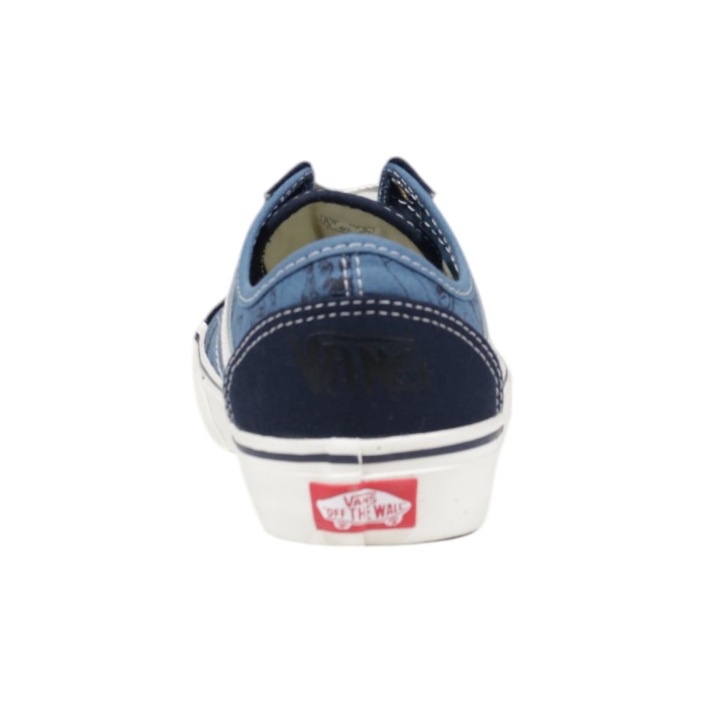 Blauer Wildleder-Sneaker