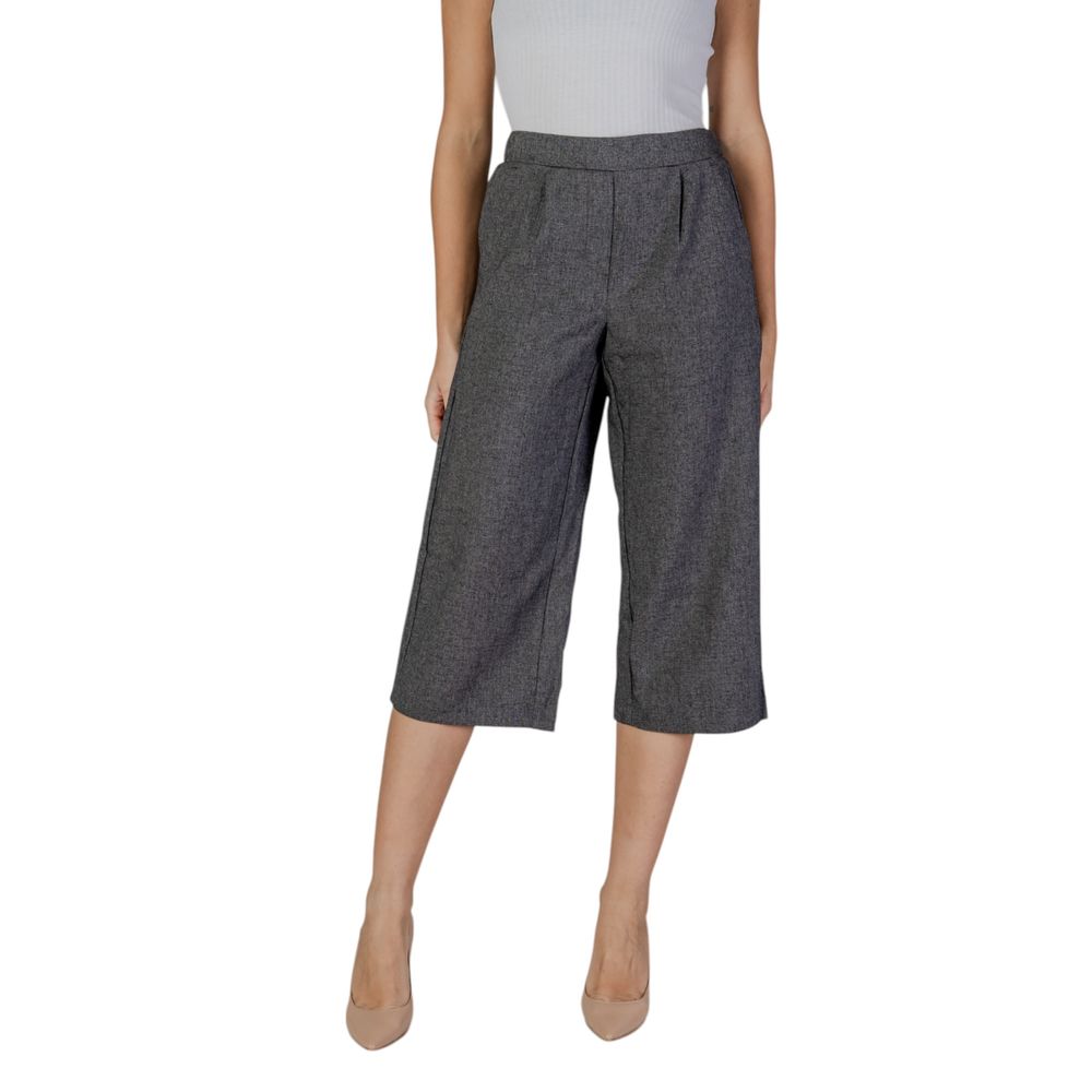 Schwarze und weiße kurze Hose aus Polyester