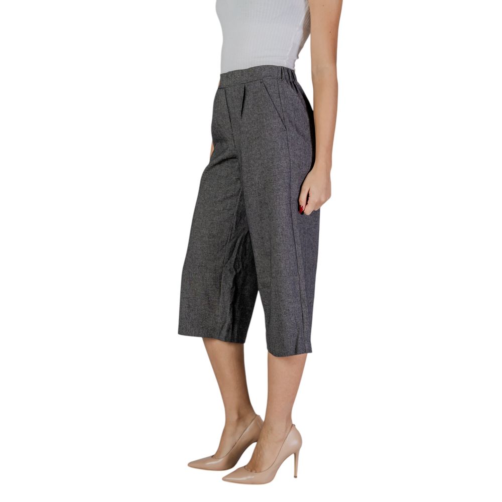 Schwarze und weiße kurze Hose aus Polyester