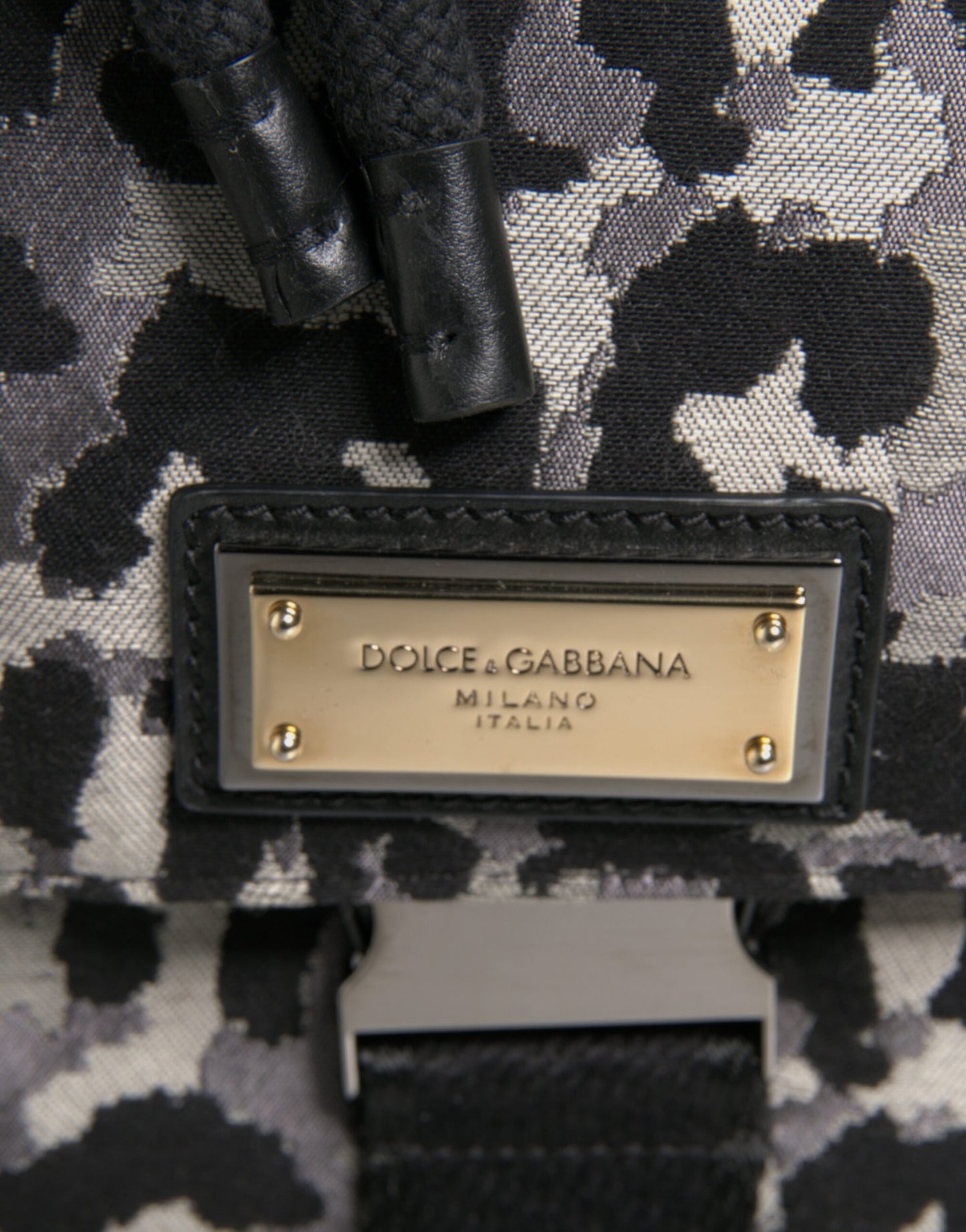Mehrfarbige Hobo-Umhängetasche aus Jacquard mit Leopardenmuster