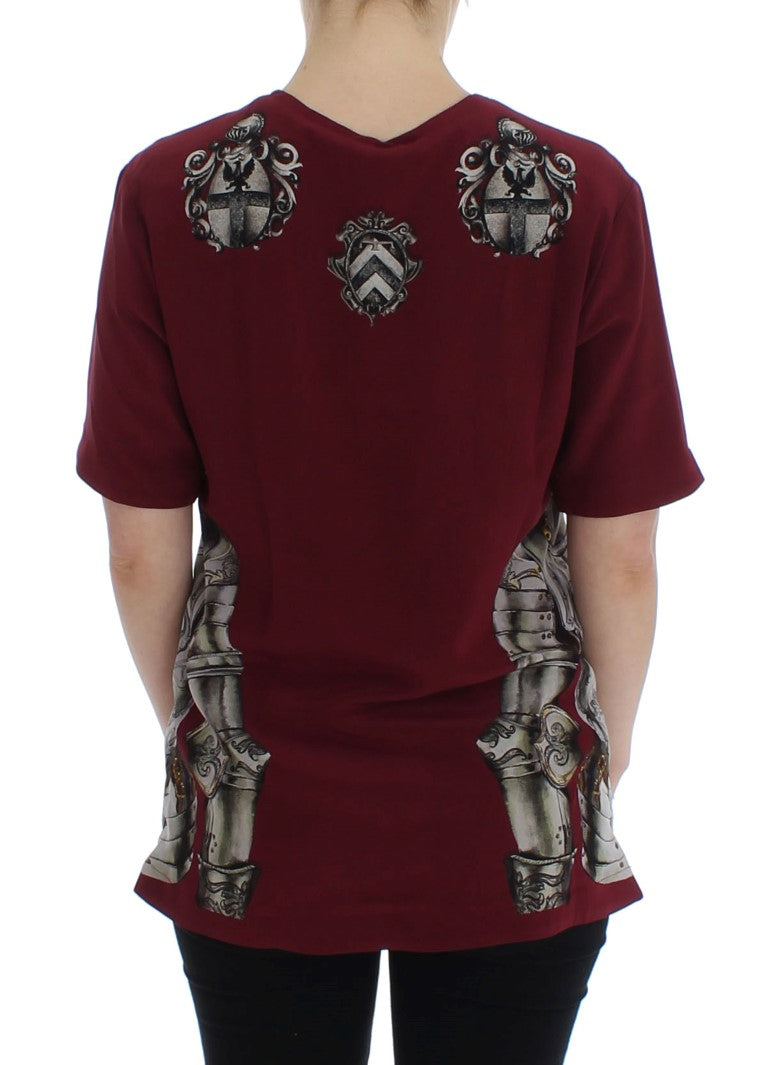 Seidenbluse-T-Shirt mit rotem Ritter-Print