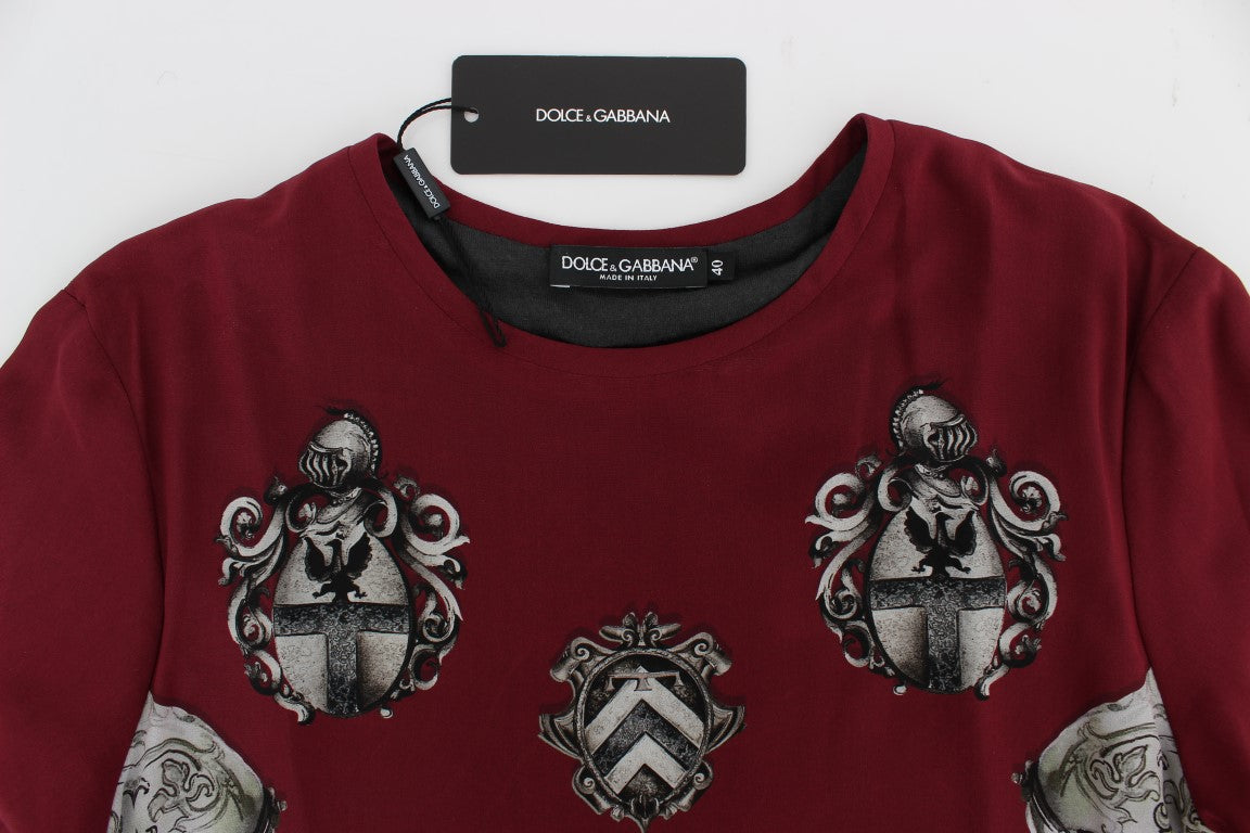 Seidenbluse-T-Shirt mit rotem Ritter-Print