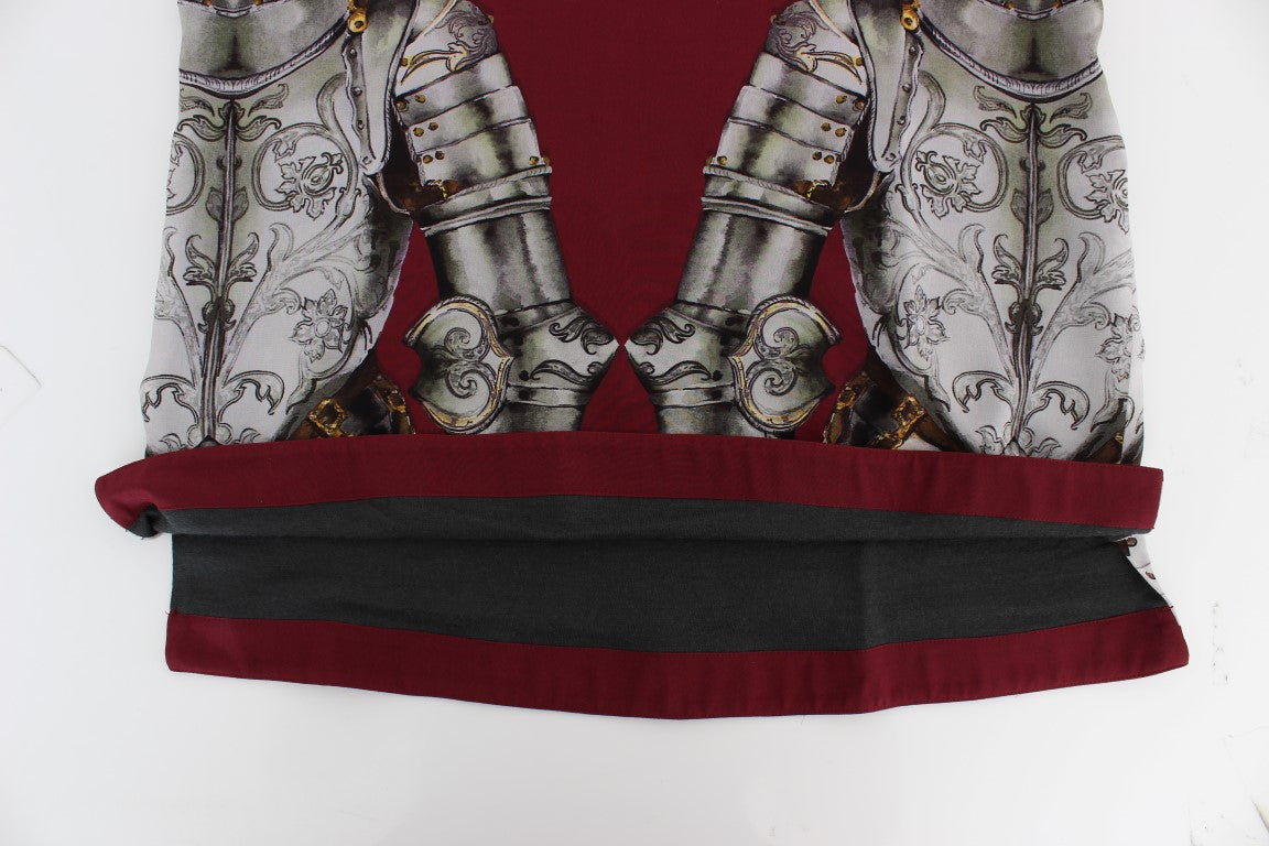 Seidenbluse-T-Shirt mit rotem Ritter-Print