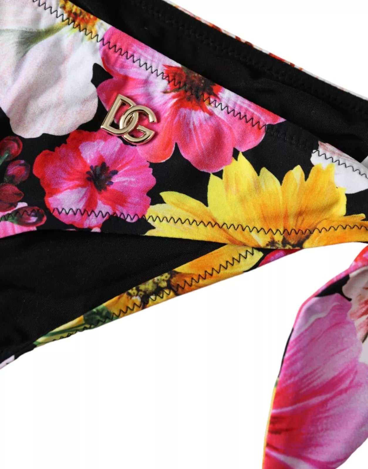 Schwarzer Badeanzug mit Blumenmuster und Bikinihose