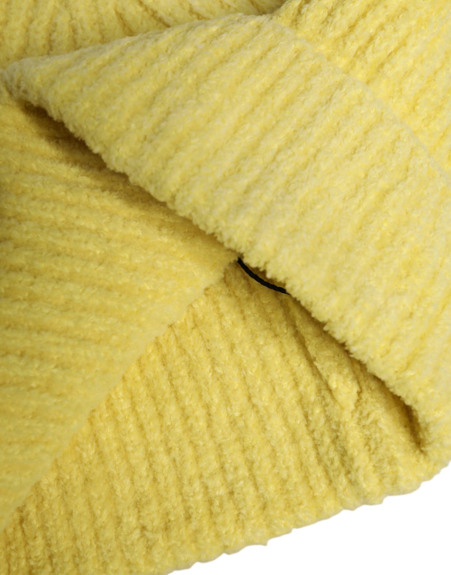 Gelbe Wintermütze aus gestrickter Baumwolle