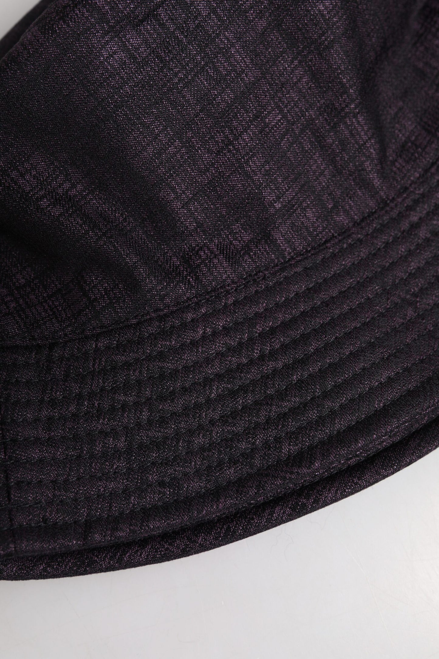 Schwarzer Nylon-Bucket-Hut mit breiter Krempe