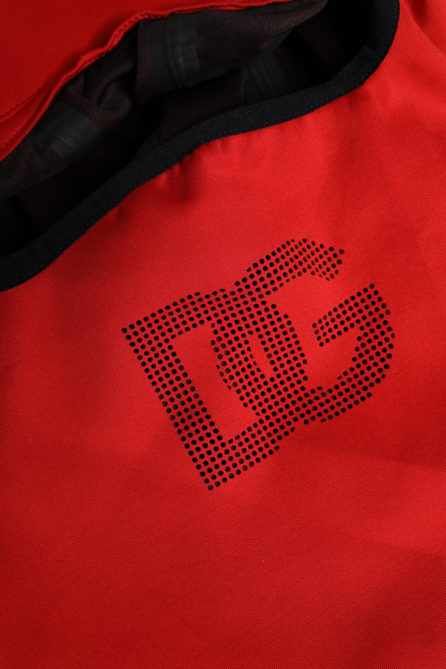 Balaclava-Mütze aus Polyester mit breiter Krempe und rotem Logo