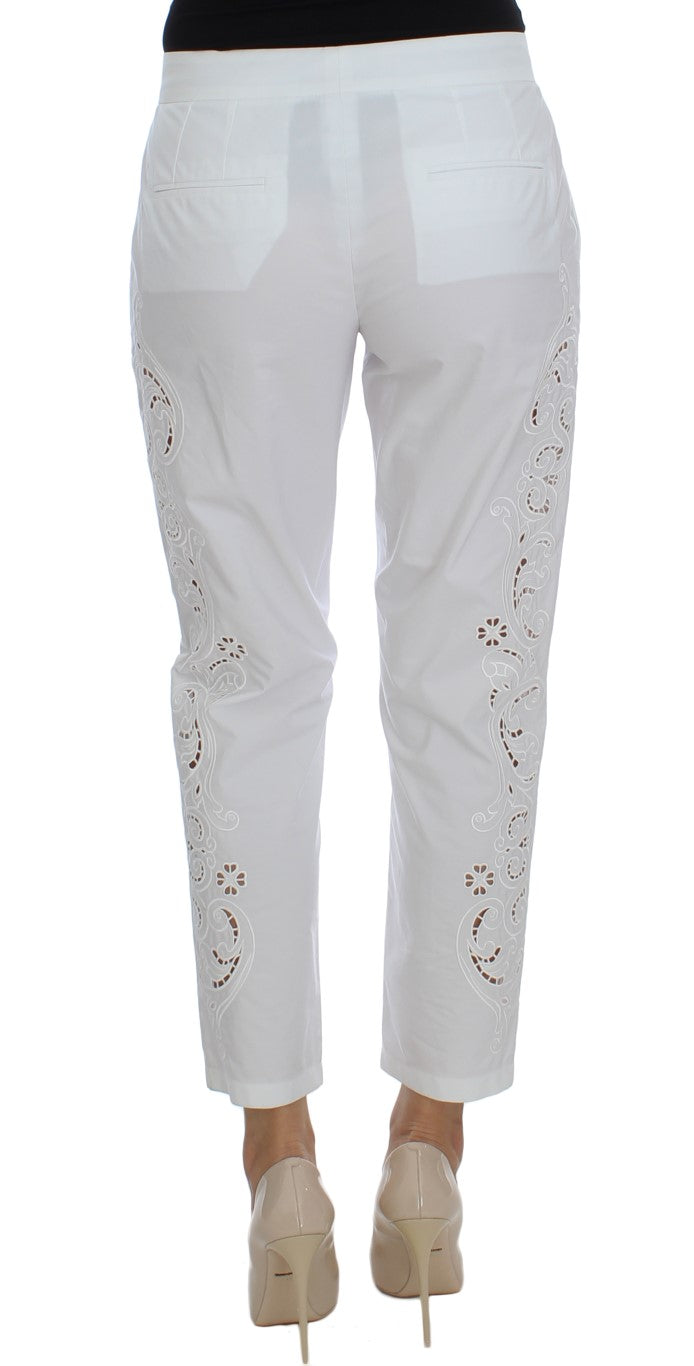 Weißes Kleid mit Blumen-Ausschnitt und Sicily-Hose