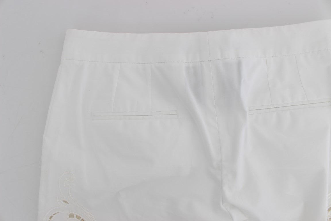 Weißes Kleid mit Blumen-Ausschnitt und Sicily-Hose