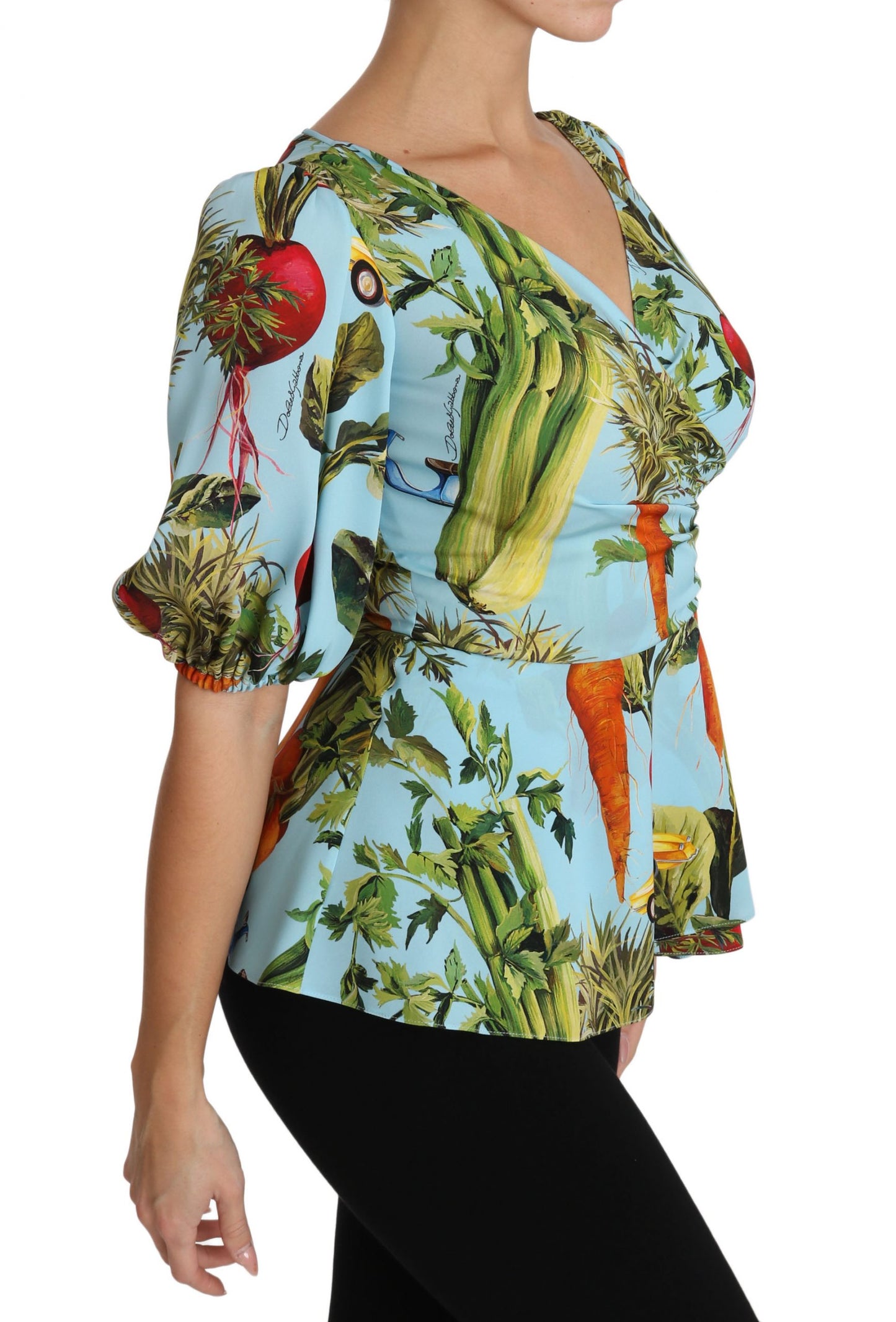 Mehrfarbige Seidenbluse mit Gemüsedruck und Schößchen-Wickeltop