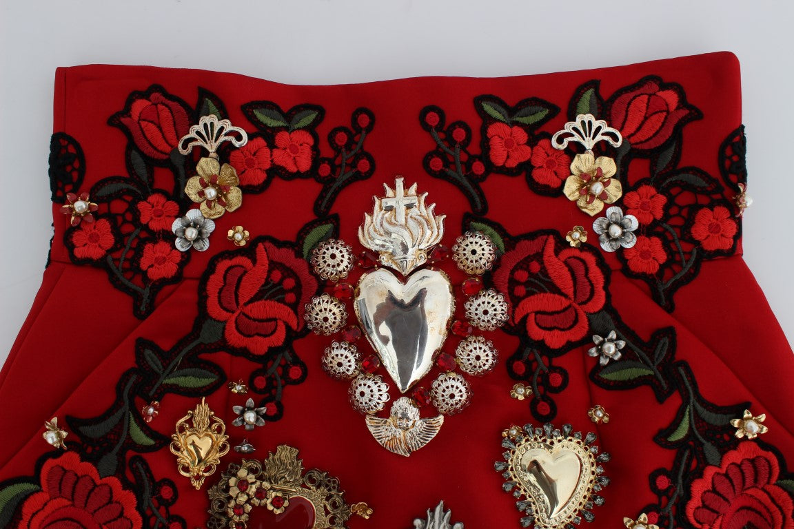 Rote Shorts aus Seide mit Kristallrosen