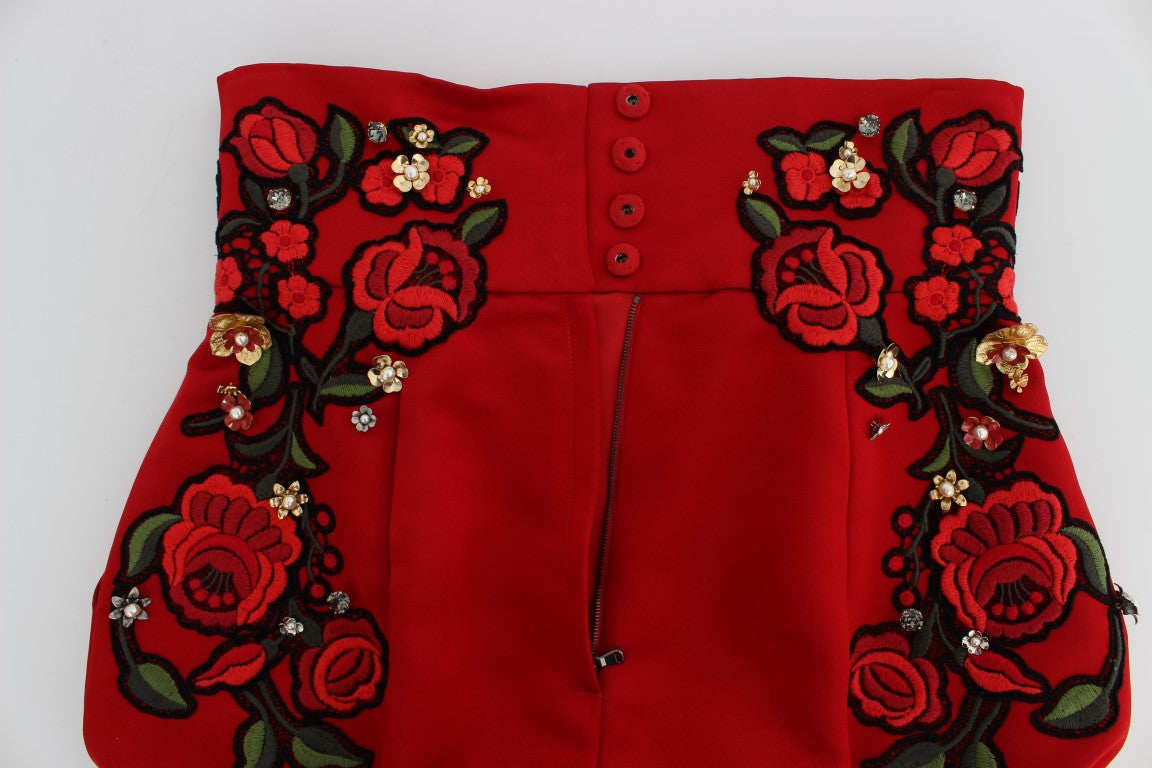 Rote Shorts aus Seide mit Kristallrosen