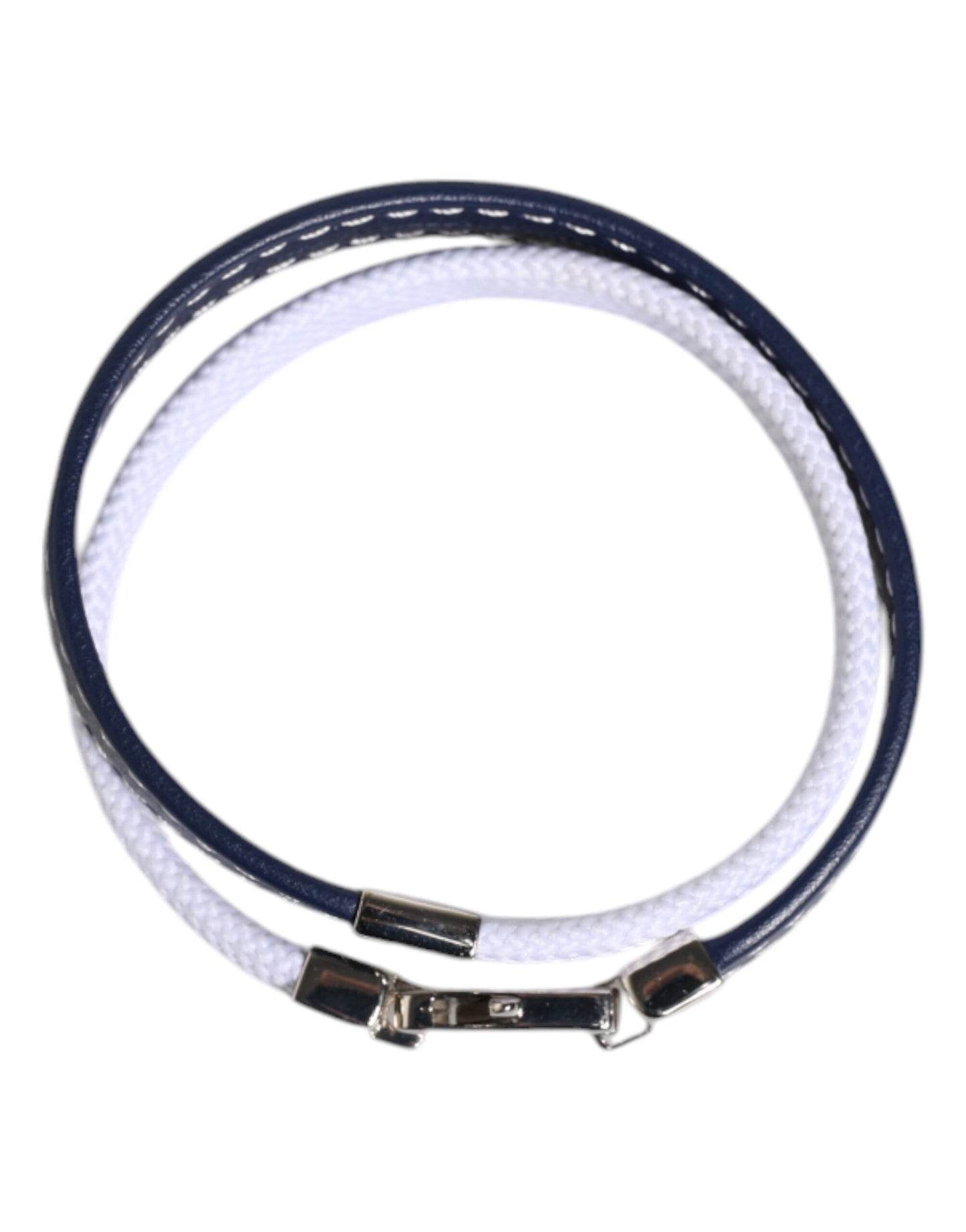 Armband mit silberfarbenem Verschluss und blau-weißem Lederbesatz mit DG-Gravur