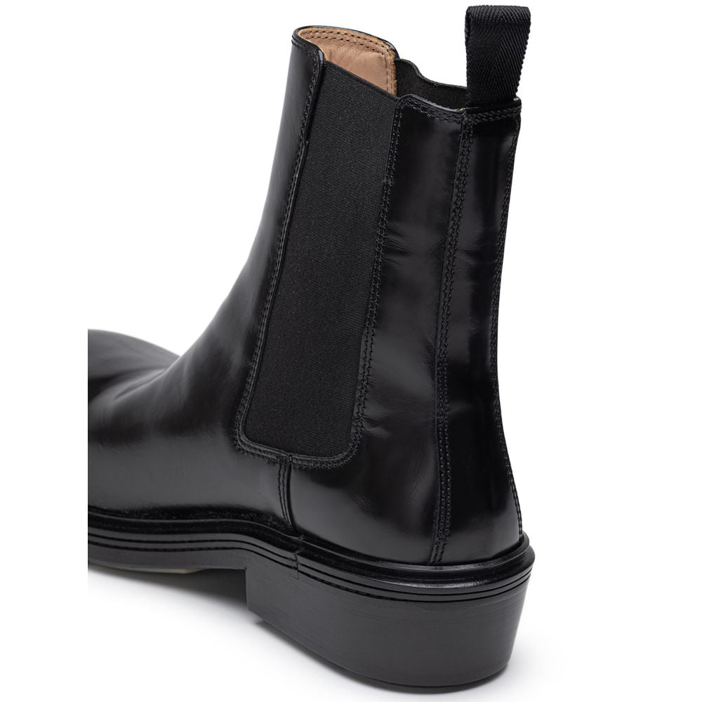 Schwarzer Lederstiefel