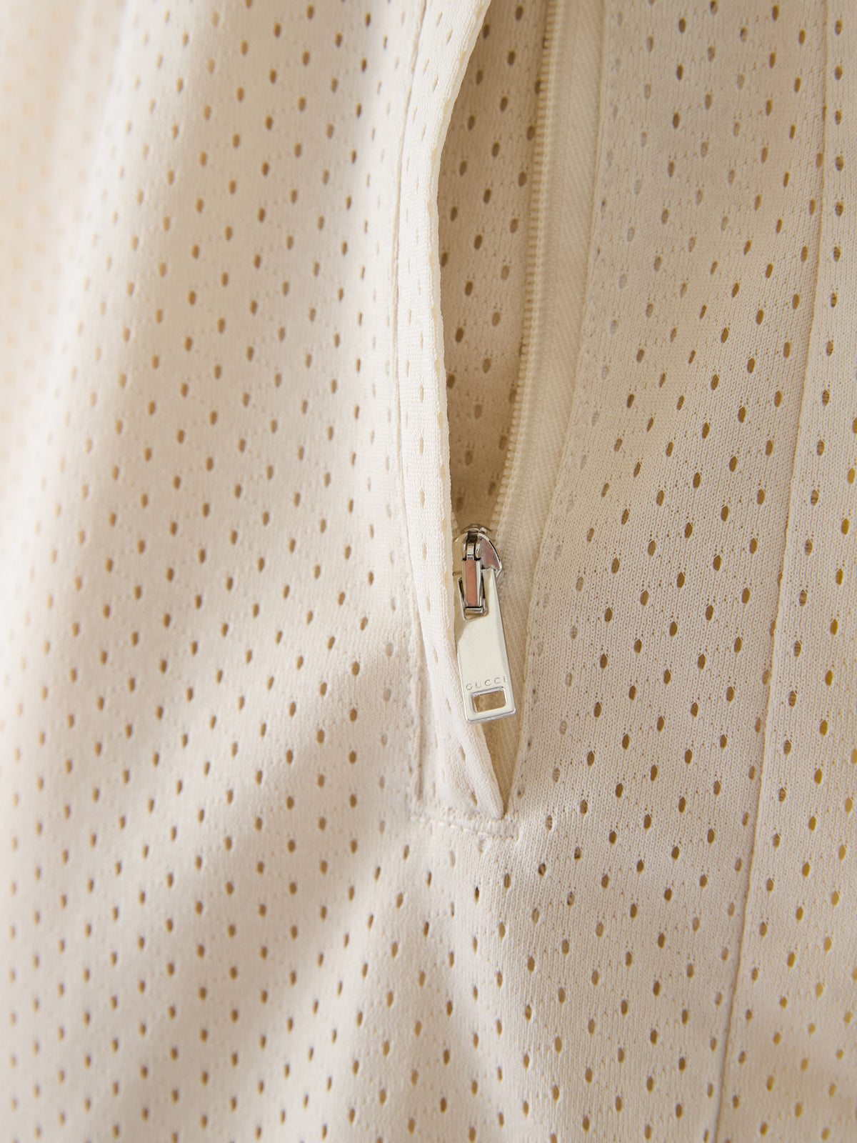 Cremefarbene Logo-Shorts aus Polyester