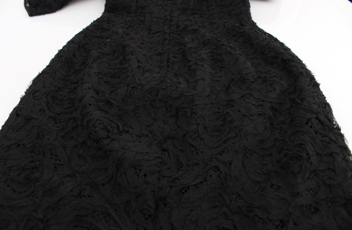 Schwarzes, langes, figurbetontes Maxikleid aus geblümter Spitze