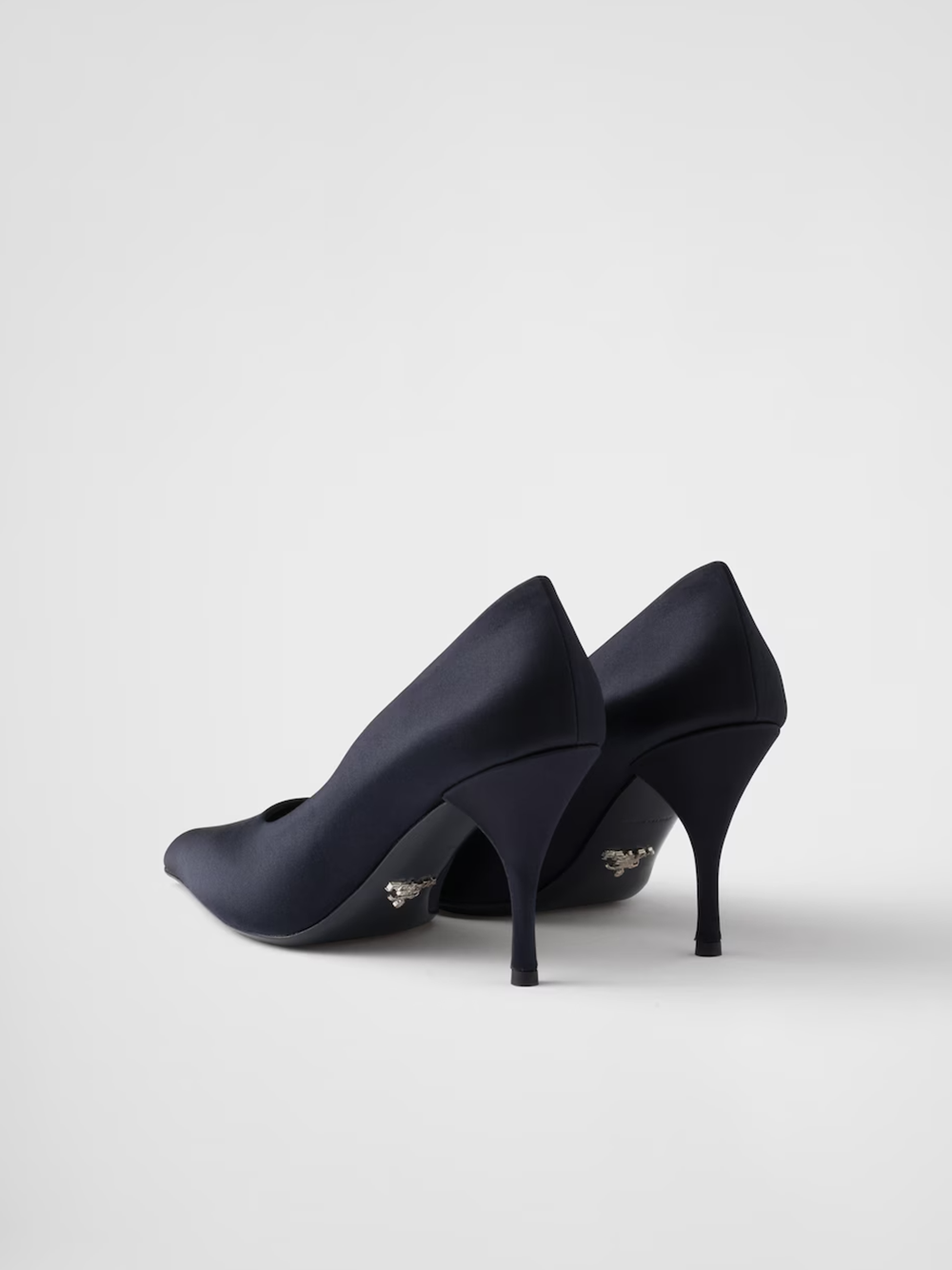 Blaue Satin-Pumps