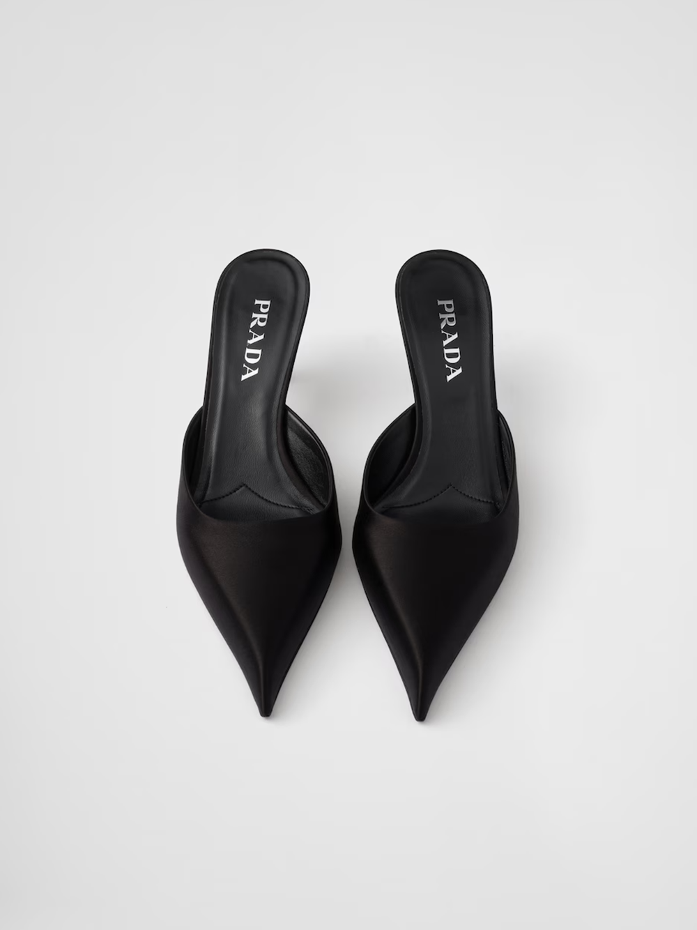 Schwarzer Satin-Sabot