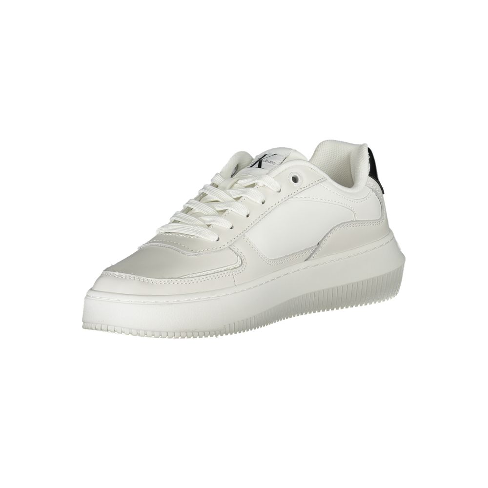 Elegante weiße Schnür-Sneaker mit Kontrastdetails