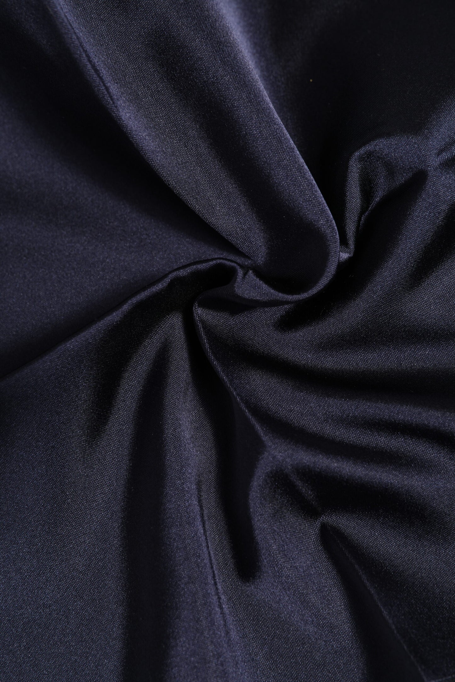 Dunkelblauer quadratischer Foulard aus Seide für Herren
