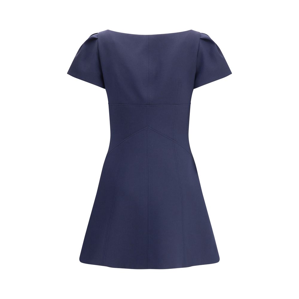 Kurzes Kleid mit kurzen gerafften Ärmeln