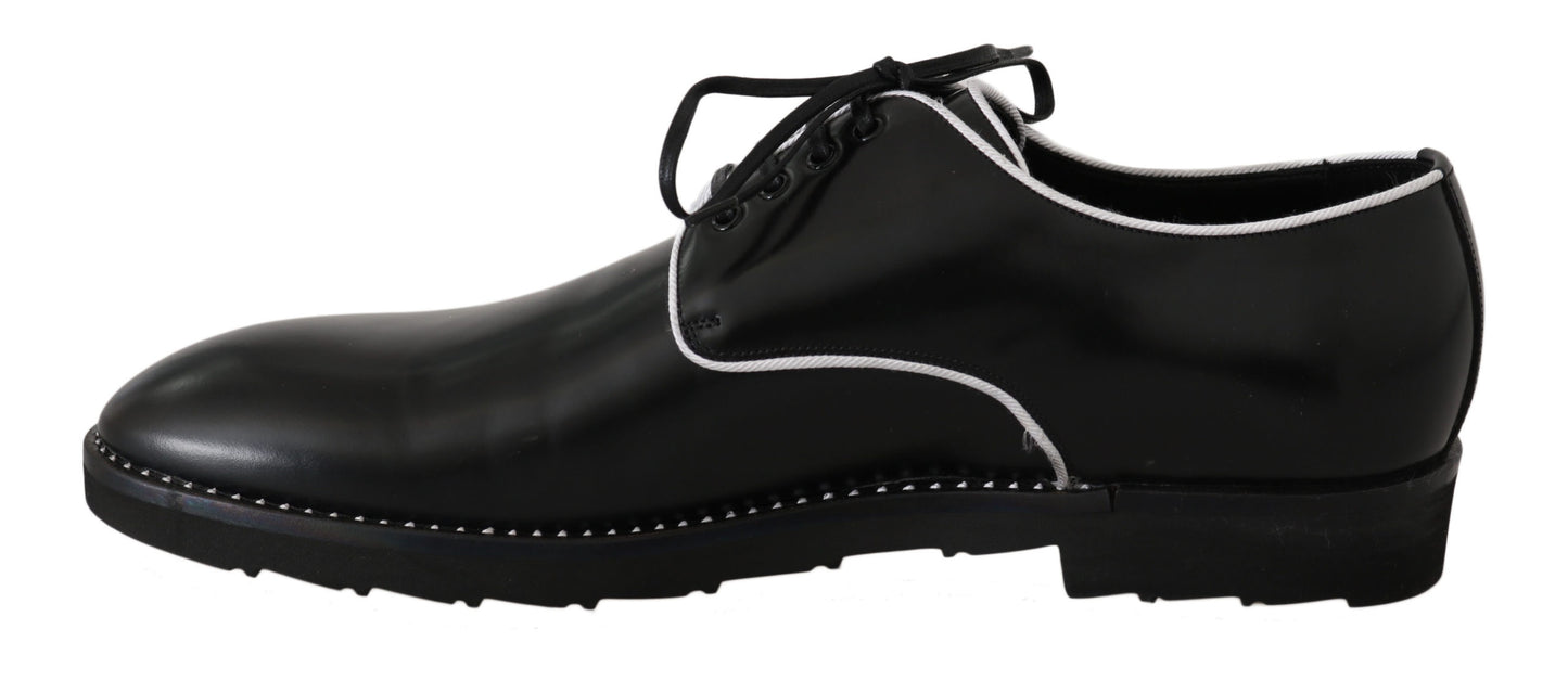 Schwarze Derby-Schuhe aus weißem Leder
