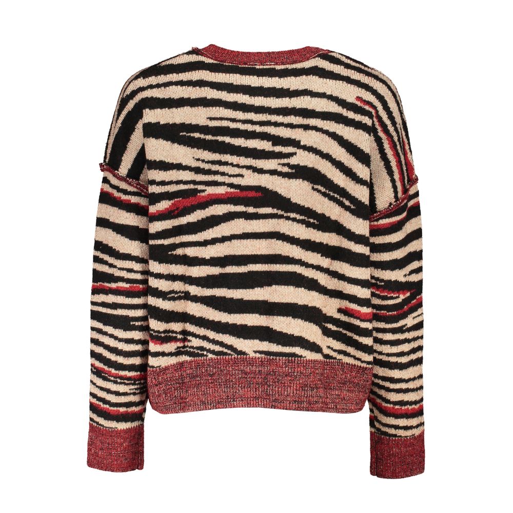 Roter Stoffpullover