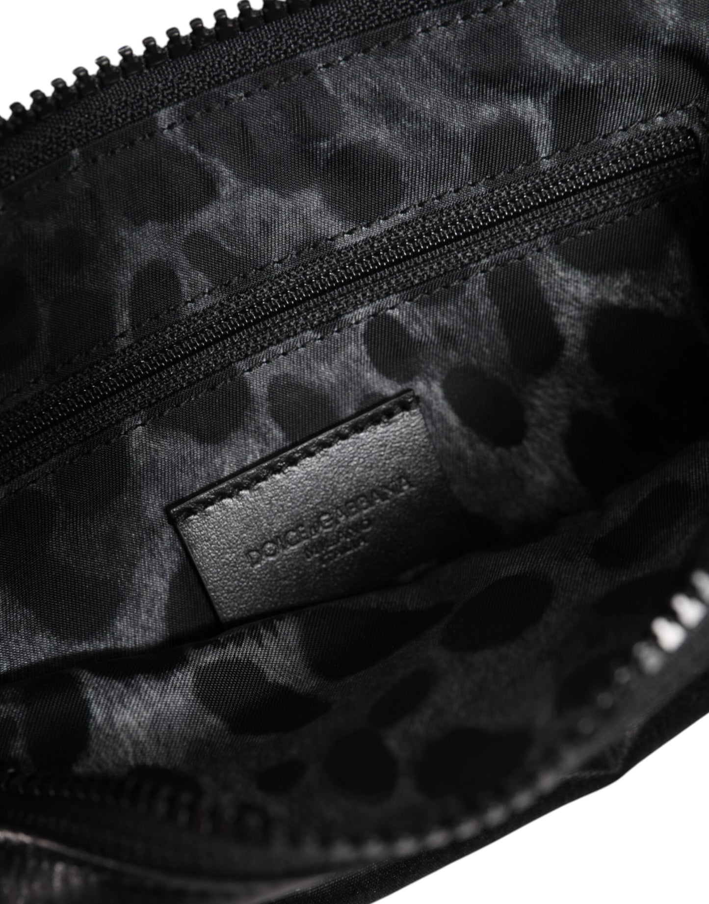 Schwarze Clutch aus Nylon mit Schlüsselring und Logo-Schild