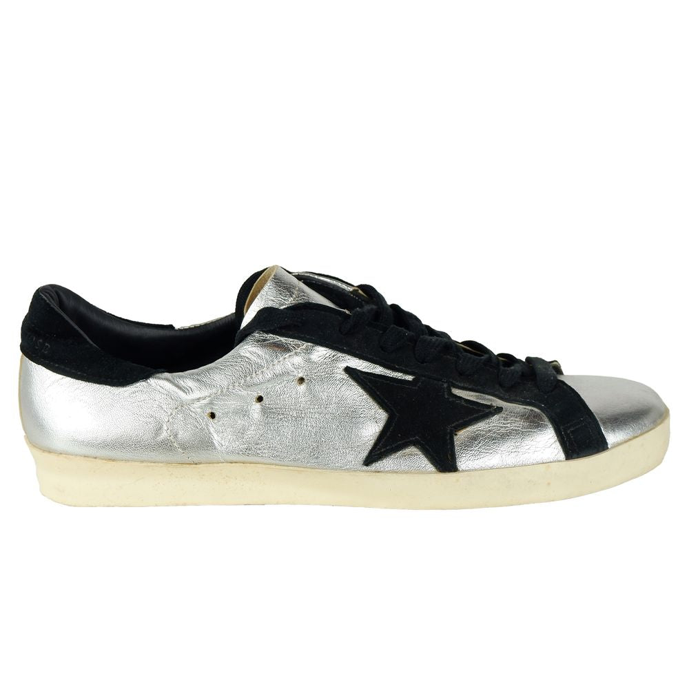 Grauer Sneaker aus Kalbsleder
