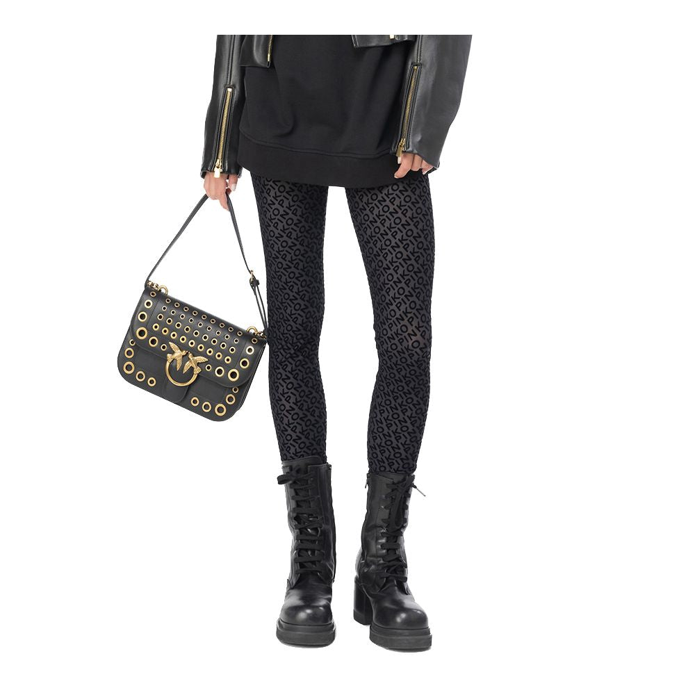 Schwarze Nylonjeans und Hose