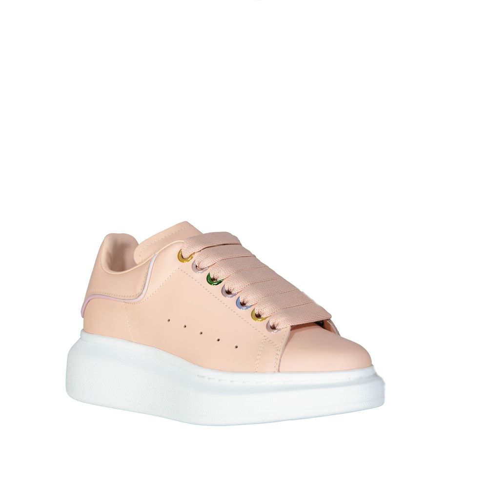 Übergroße Turnschuhe
