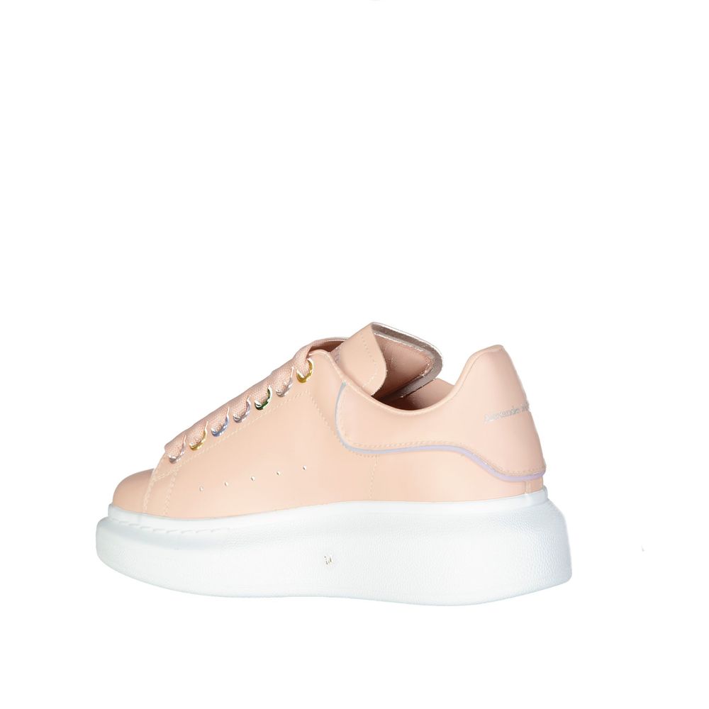 Übergroße Turnschuhe