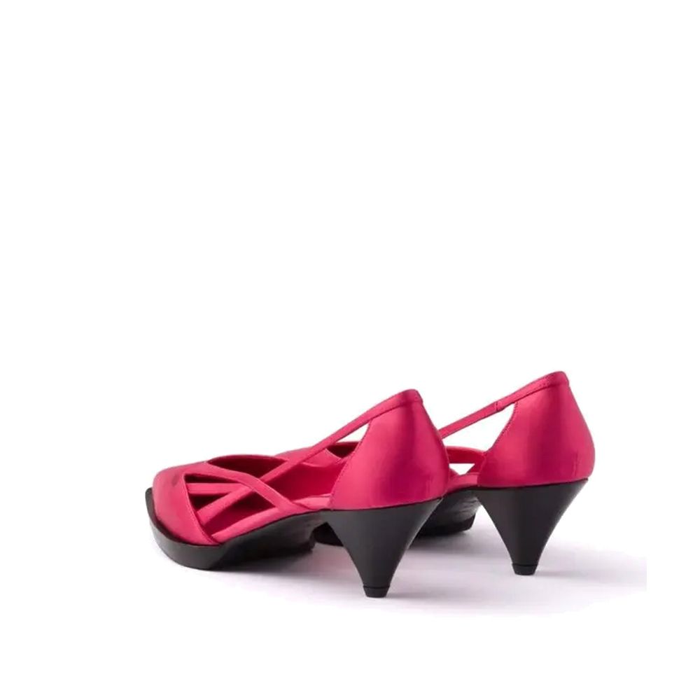 55 mm hohe Satin-Pumps mit Cut-Outs