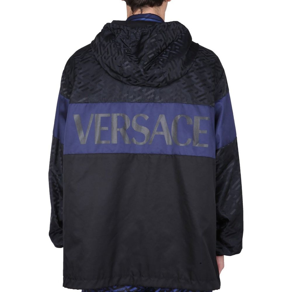 Windjacke mit Kapuze