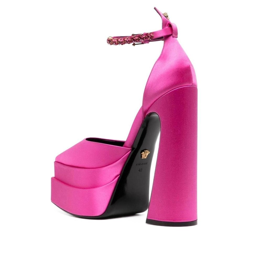Pumps aus Seidensatin