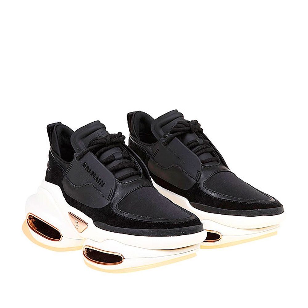 Sneakers aus Leder und Stoff