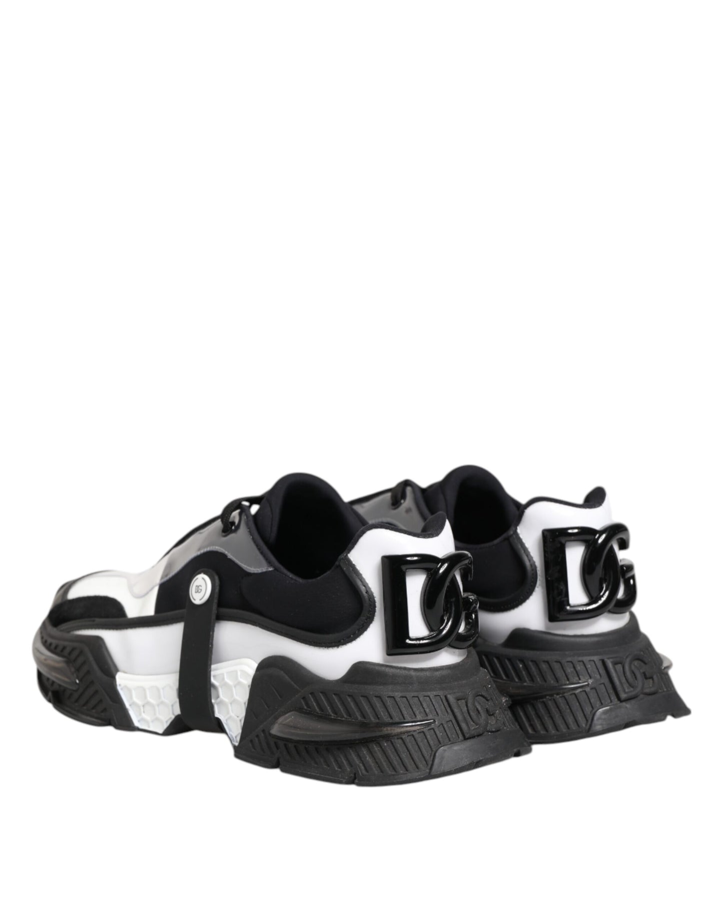 Airmaster Sneakers mit weißem und schwarzem Logo