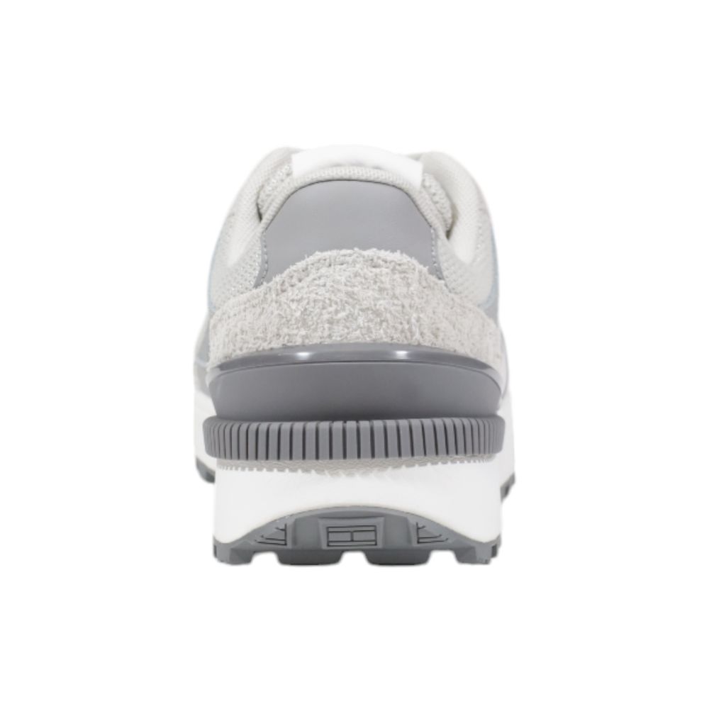 Grauer Wildleder-Sneaker