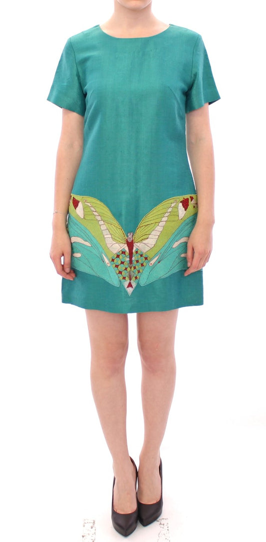 Grünes Minikleid über dem Knie