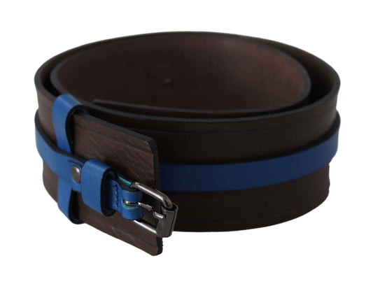 Brauner Gürtel mit dünner, blauer Linie und Schnalle aus Leder