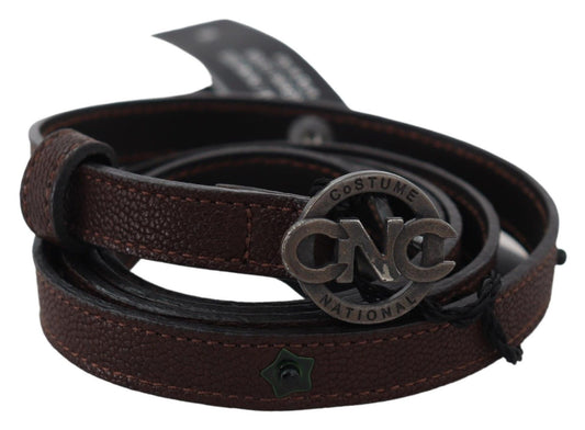Brauner schmaler Ledergürtel mit runder Logoschnalle