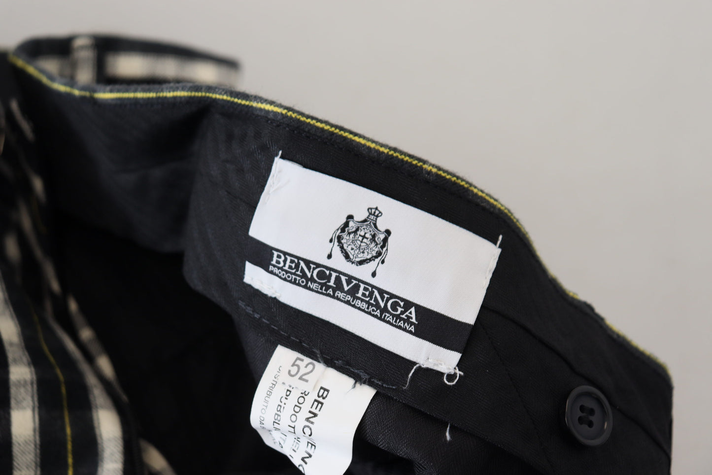 Schwarze karierte Freizeithose aus Baumwolle