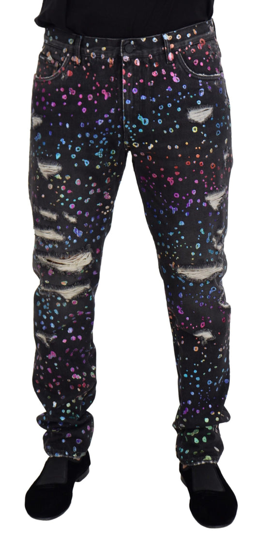 Schwarze zerfetzte Jeans mit mehrfarbigem Print