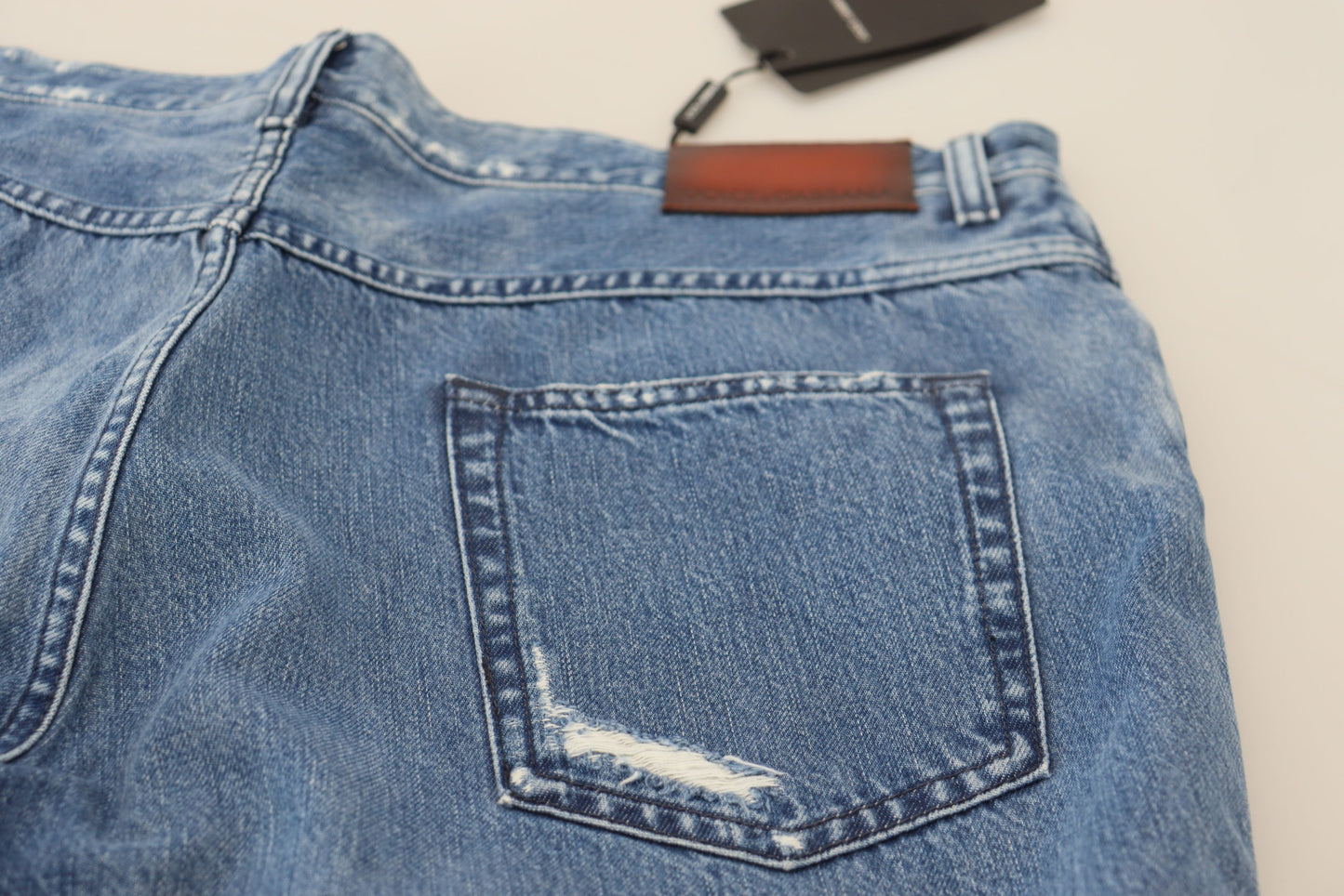 Blaue Jeans aus gewaschener Baumwolle