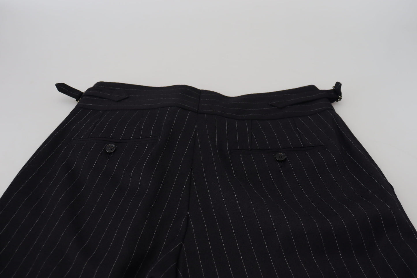 Schwarze Chinohose aus Wolle mit Streifen