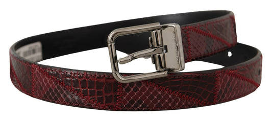 Roter Gürtel aus exotischem Leder mit Metall-Logoschnalle