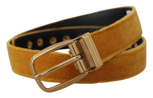 Mustard Velvet – Gürtel mit goldener Logo-Gravur und Metallschnalle