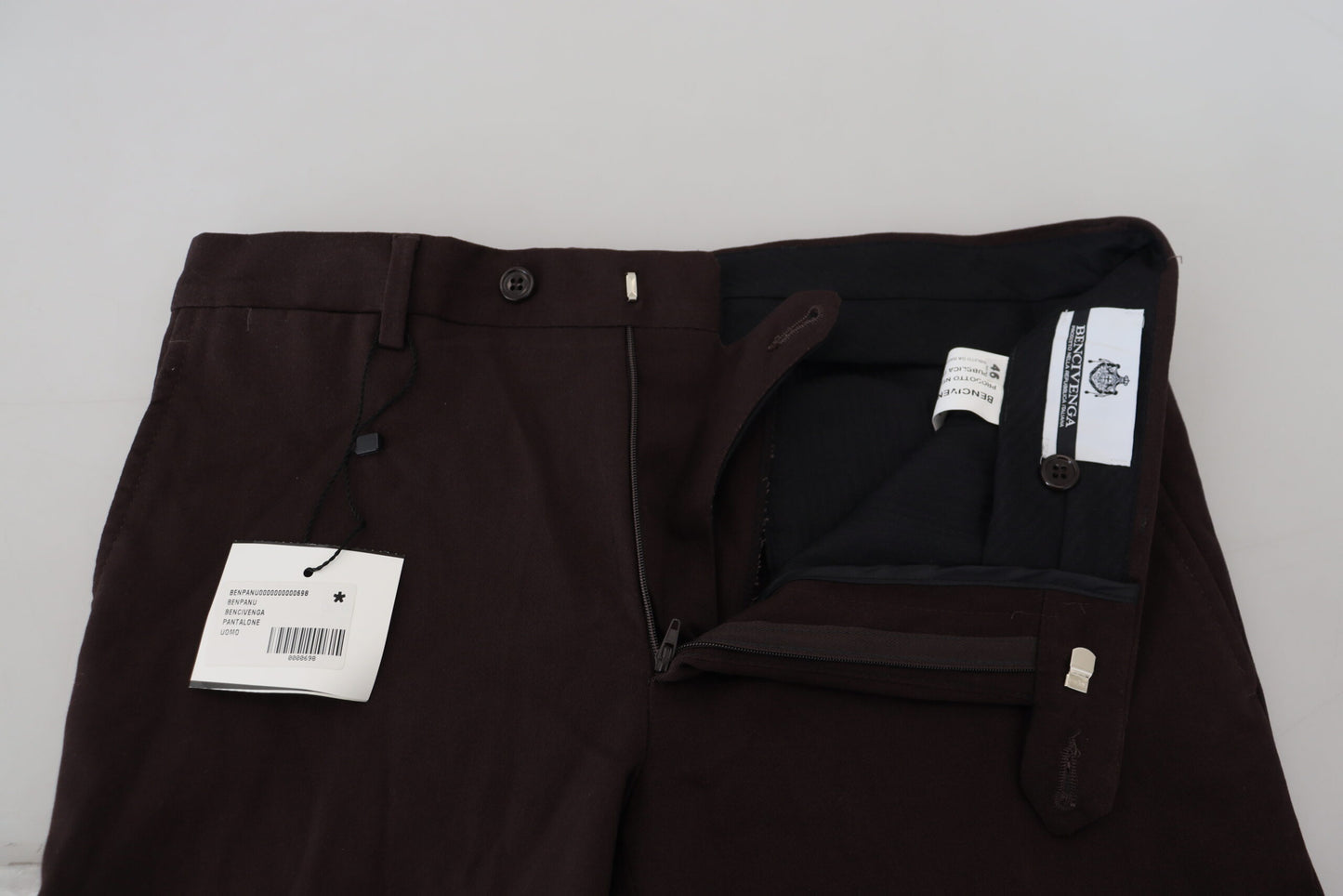 Braune, schmal zulaufende Herrenhose aus Baumwolle