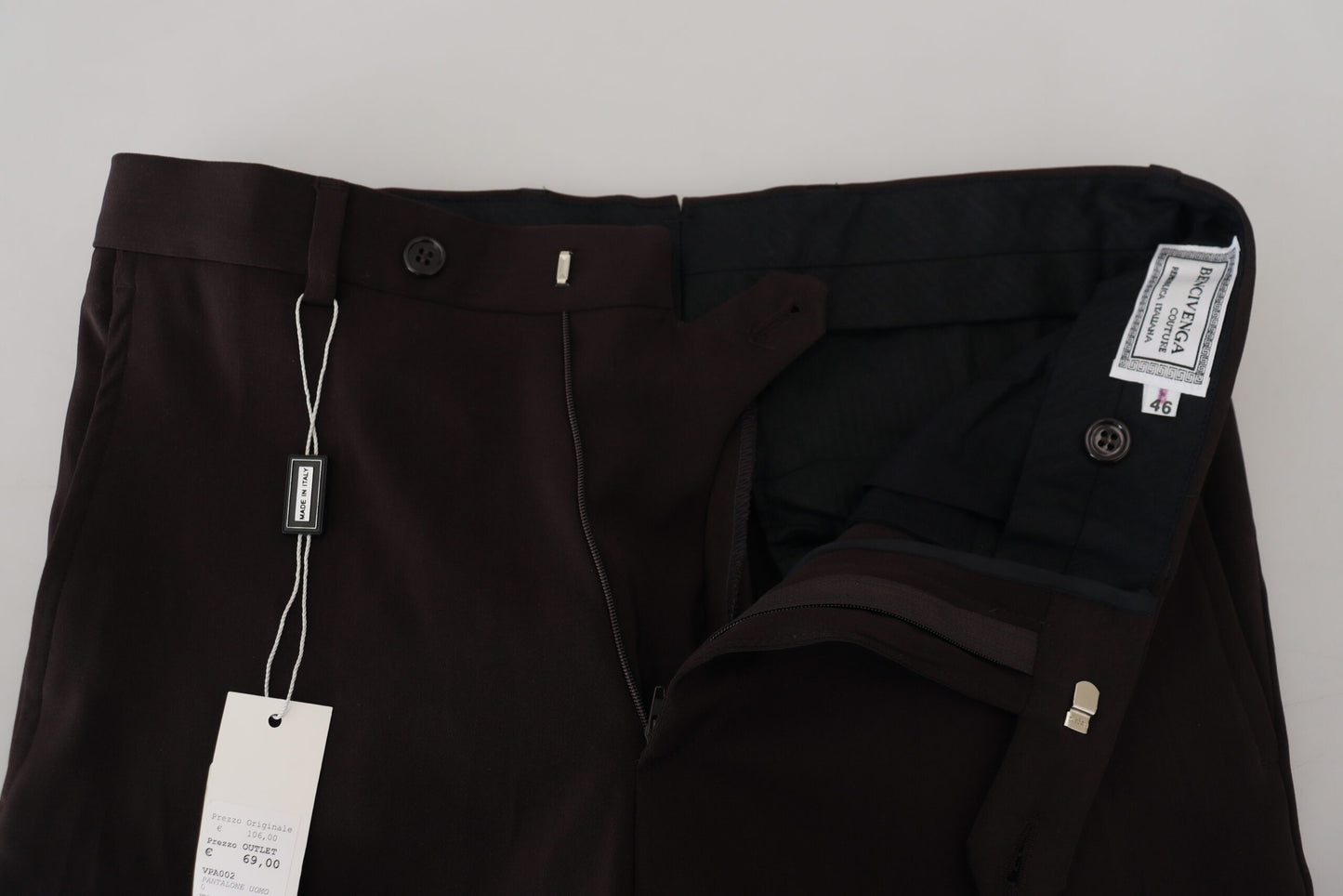Braune, gerade geschnittene Herrenhose