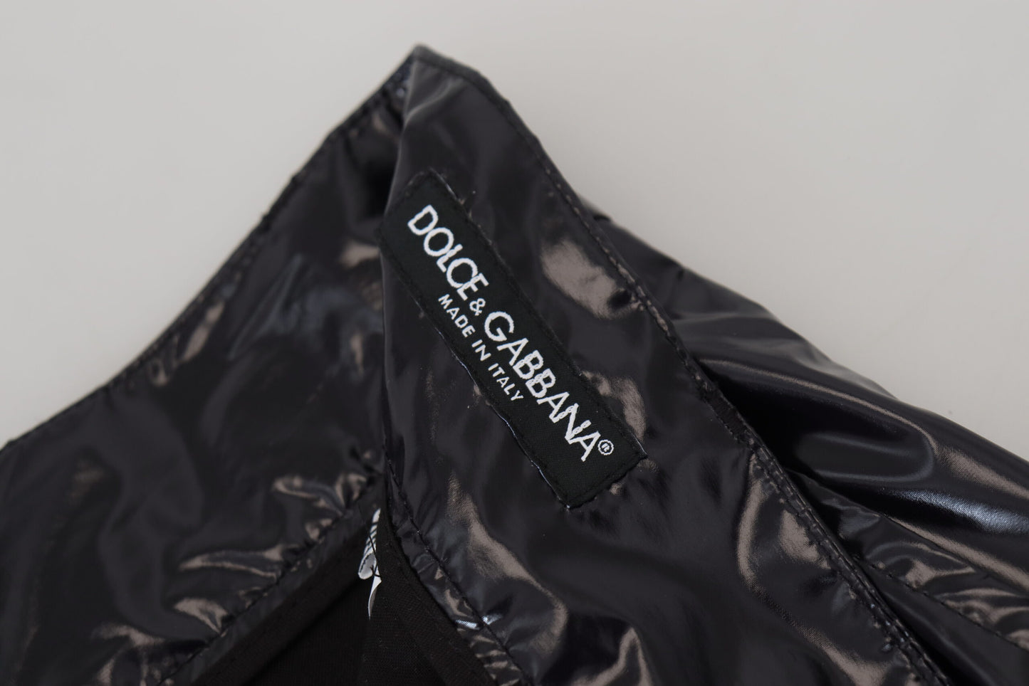 Schwarze, glänzende Nylon-Skinny-Herrenhose